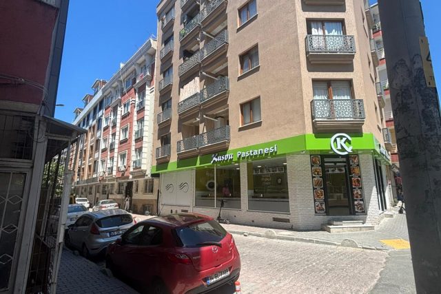 Bahçelievler’de Metroya 50 m 3 senelik 2+1 daire